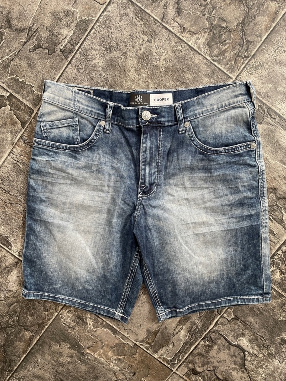 ROCK & REPUBLIC COOPER Men’s Urban Streetwear Y2K Distressed Blue Denim Shorts
